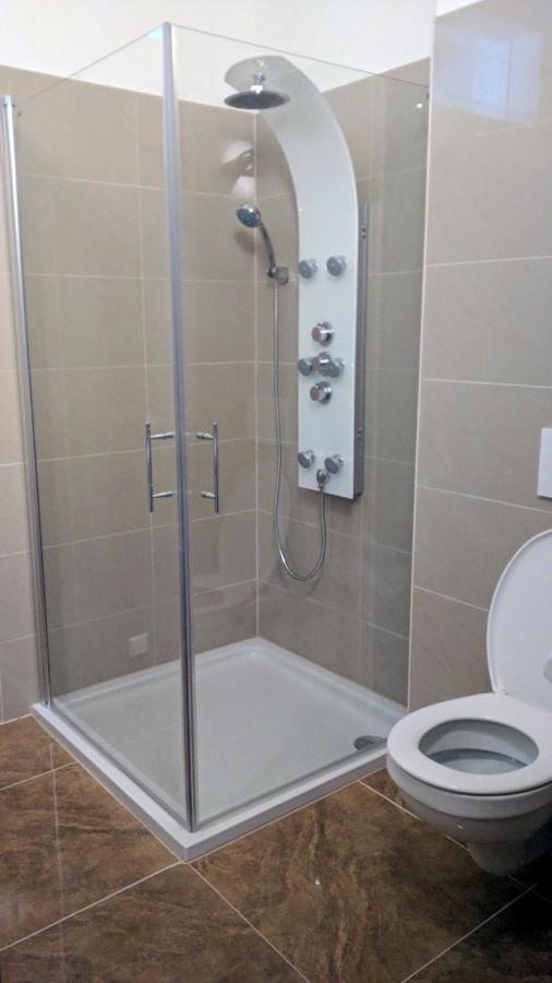211 Amsterdam, Studio Apartment, 30M2 1-4 Pers Klagenfurt am Woerthersee ภายนอก รูปภาพ
